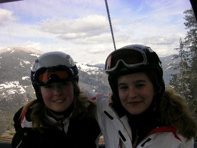 so Jenny, jetzt zeigen wir unseren Mamas mal wie Ski gefahren wird...
